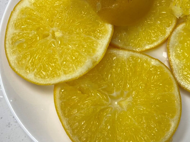 製作糖漬橙片第六步 將肚臍橙切片 一片約0.5公分