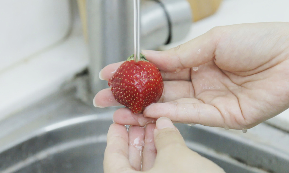 清洗有機草莓