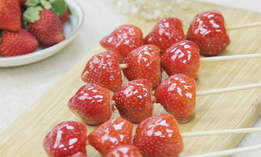 甜美的有機草莓糖葫蘆